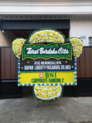 Papan Bunga Duka di Puncak