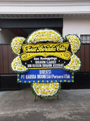 Papan Bunga Duka di Puncak